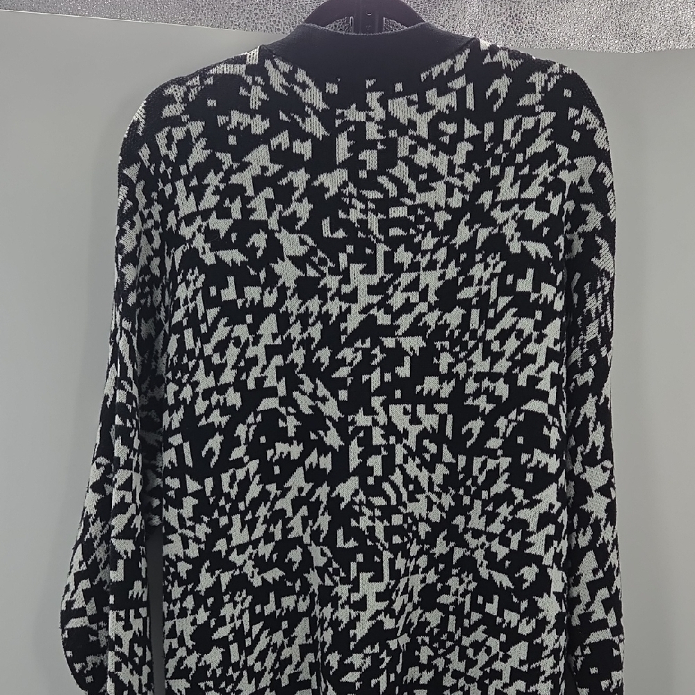 Elegant Black and White Women's Button Up Cardigan - Picture 11 of 15